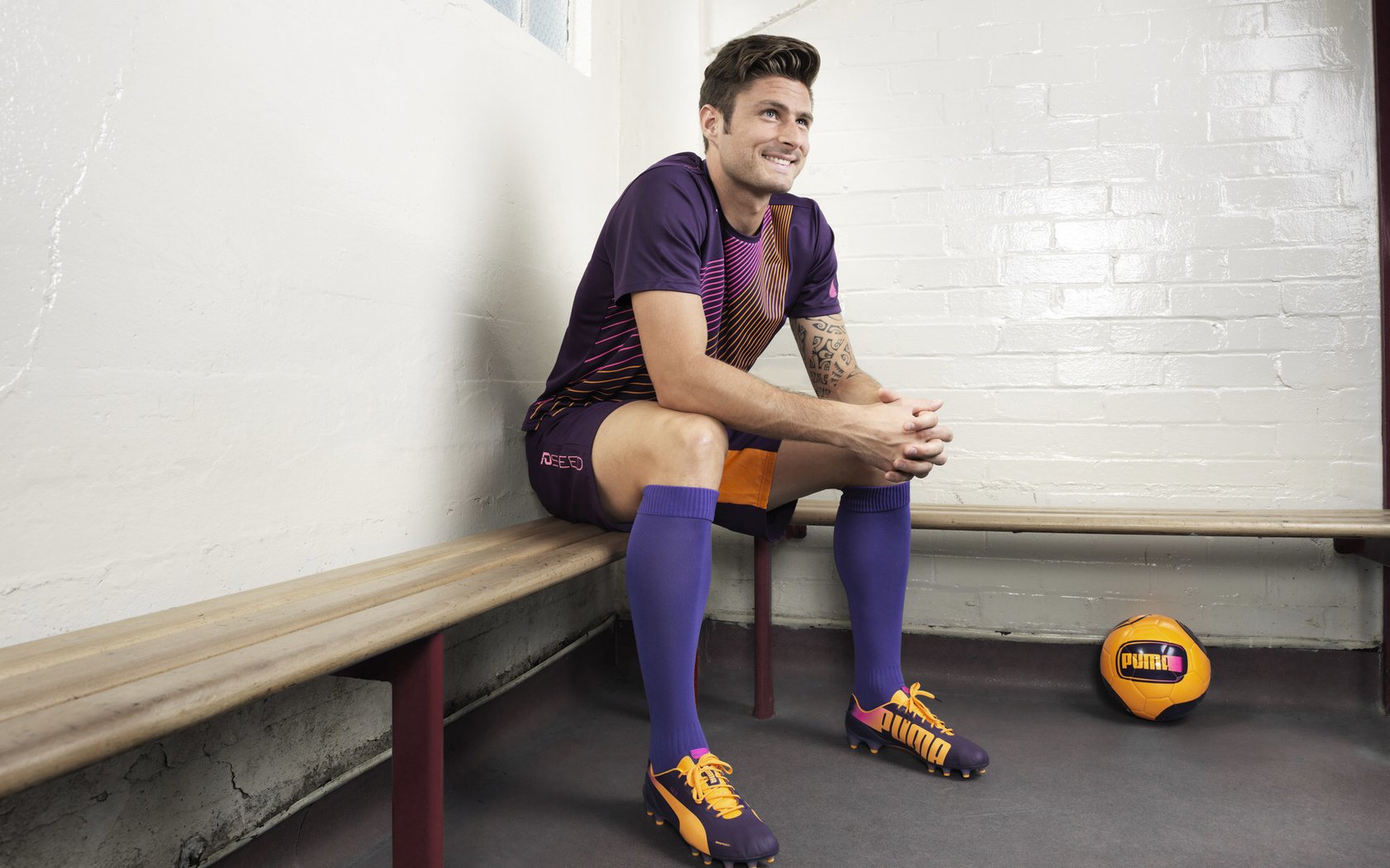 曼城继续保持不败，英超冠军悬念渐小，英超大结局曼城一夜创下3大纪录