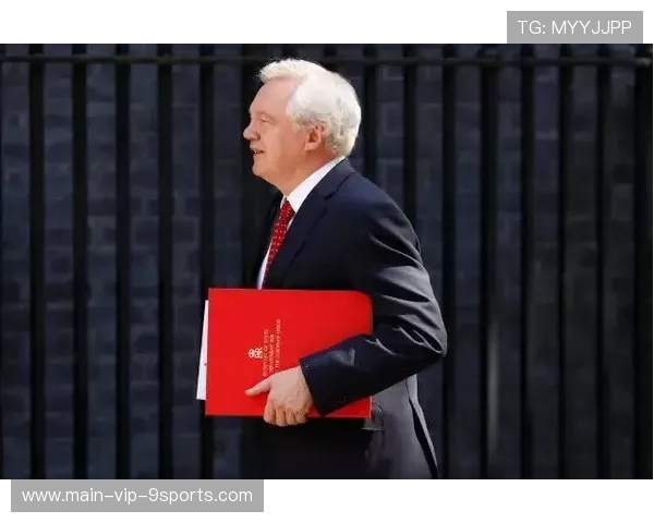 伤病与教练续约谈判破裂，或走上分手路